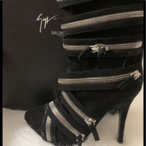 Stunning zipper boots